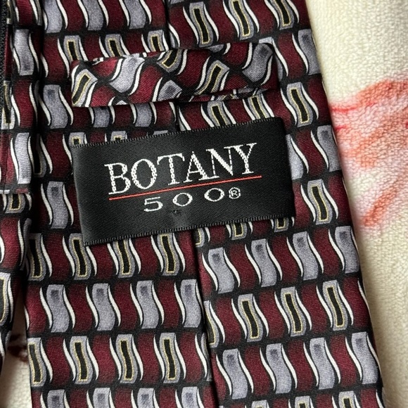 Sophisticated Black and Red Geometric Men's Tie - Picture 2 of 4